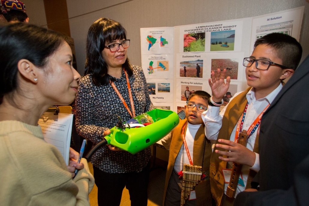AI World Championship Judge Eva Ho talks to the Vega-Hidalgo family about their AI-based solution to a local invasive species problem.